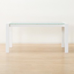 ニトリのダイニングテーブル　　天板ガラス