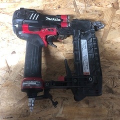 【ゆ.ec】中古品 makita マキタ 高圧フロアタッカ AT451H 4MA線 25〜50mm エアダスタ付 動作確認済 箱あり 取説付 DIY 建築機材 ゆ.ec】中古品 makita マキタ 高圧フロアタッカ AT451H 4MA線 25〜50mm