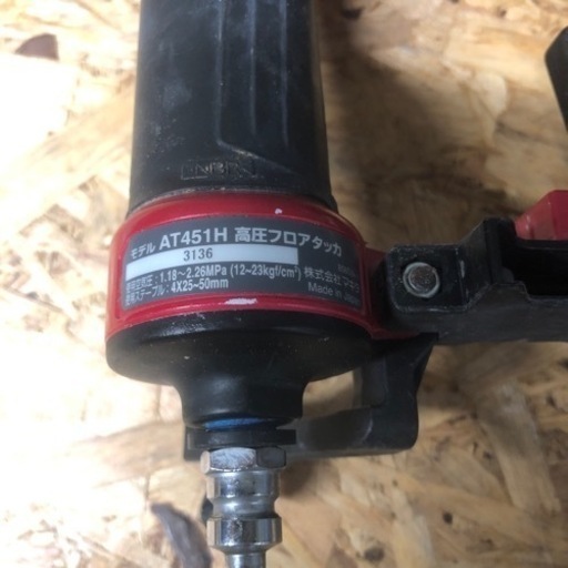 ゆ.ec】中古品 makita マキタ 高圧フロアタッカ AT451H 4MA線 25〜50mm