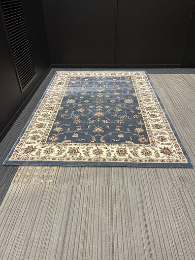 【展示品・未使用品】ラグ 柄ラグ オールシーズン アンティークブルー 133×195cm 参考価格15990円自社配送時代引き可※現金、クレジット、スマホ決済対応※