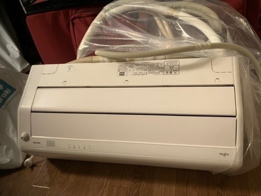 セール FUJITSU ノクリア　エアコンAS-R222M-W 室外機セット  2022年製