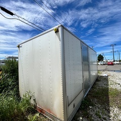 G9. シマ鋼鈑 横扉付 4トン保冷コンテナ 幅246cm長さ639cm