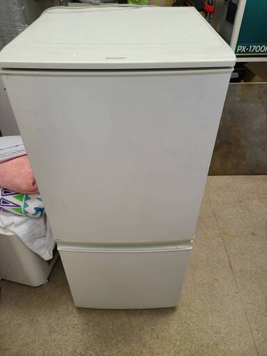 【値下げしました】シャープ中古冷蔵庫　137L　2016年式