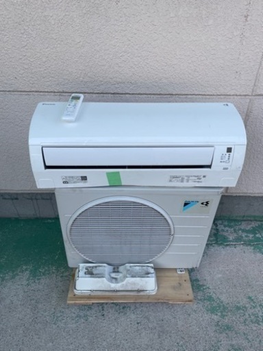 【美品】ダイキン製　エアコン　2019年製　2.2ｋｗサイズ　6畳～8畳用　ホワイト