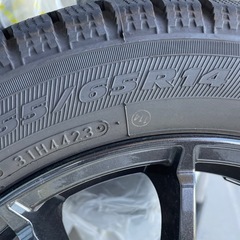 軽自動車用　2023年製造　国産スタッドレスタイヤセット　タイヤラック付き