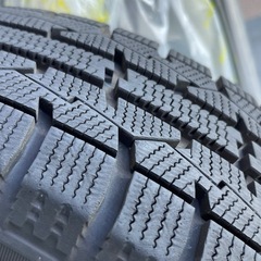 軽自動車用　2023年製造　国産スタッドレスタイヤセット　タイヤラック付き