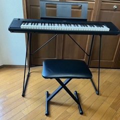 Yamaha NP-12B 電子ピアノ スタンド・椅子付き Amazon | YAMAHA NP-12B(ブラック) ポータブルキーボード