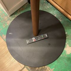 🔥🔥送料無料・設置無料有り🔥🔥KEIYO ケイヨー 4K対応50インチチューナーレステレビ リモコン付き 回転TV台付き 2023年製 RCA-50N1 中古家電