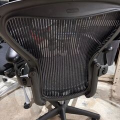 ハーマンミラー アーロンチェア Bサイズ黒第四 Herman Miller Aeron