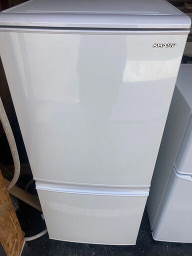 ☆中古￥14,800！SHARP　137㍑2ドア冷蔵庫　家電　2019年製　SJ-D14FJ-W型　幅48㎝ｘ奥行59㎝ｘ高さ113㎝　【BG204】