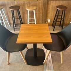 店テーブル、椅子４セット