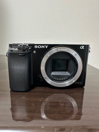 【美品】ミラーレス　カメラ　α6000