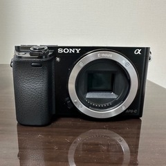 【美品】ミラーレス　カメラ　α6000