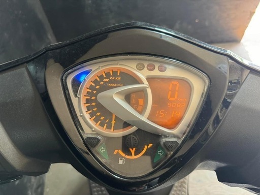 優れたエンジン。SYM (ファイター150)。非常に高速なバイク。デジタル