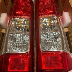 現行型200系 ハイエース 純正テールランプ 新車外し