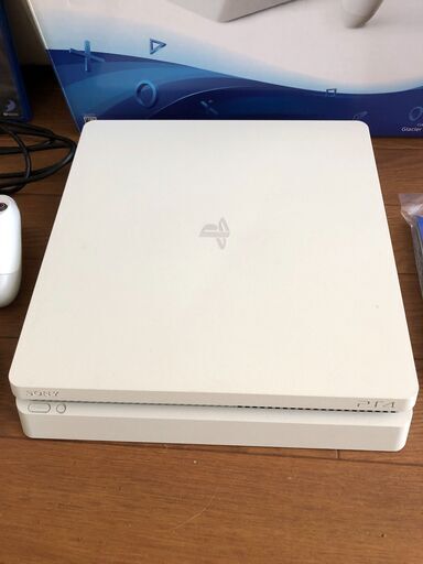 中古美品　PS4本体　純正コントローラー2個付き