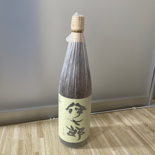伊七郎　一升瓶