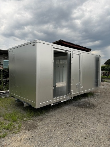 仕上げ済み！断熱材入り！スライド横扉！バイクガレージ！使い勝手抜群