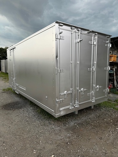 仕上げ済み！バイクガレージ！軽いシャッター！らくらくスライド式横扉