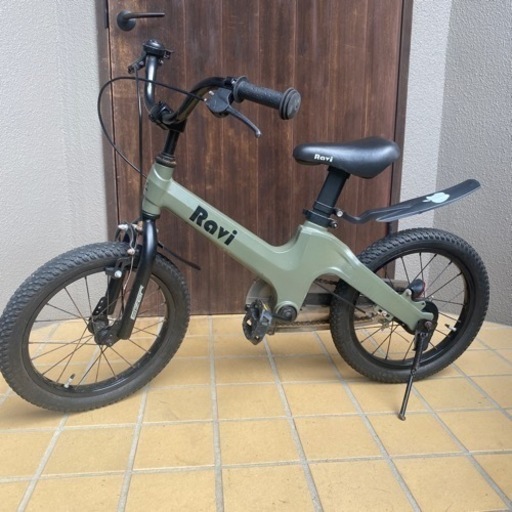 補助輪付き　16インチ　RAVI 自転車　キッズ　子ども　ラビ