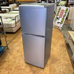 ✨安心の除菌洗浄済✨AQUA 2017年製 140L 2ドア冷蔵庫 AQR-141F(S)【愛市IR016946-104】