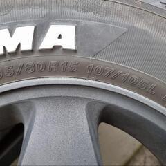 E25 キャラバン 純正アルミ ヨコハマ ジオランダー H/T G056 ホワイトレター 195/80R15 107/105L LT 2022年製造