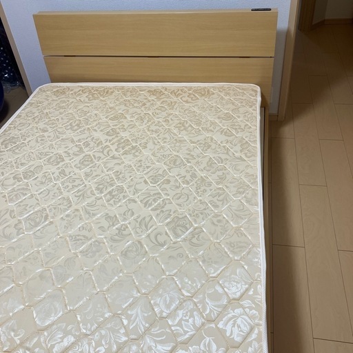 ダブルベッド