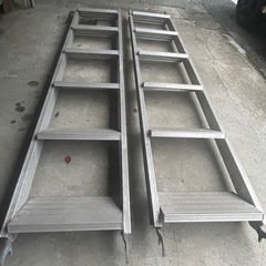 仮設足場資材　アルミ階段2枚　