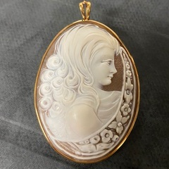 ヴィンテージ カメオ ブローチ 18K ゴールド チェック写真。