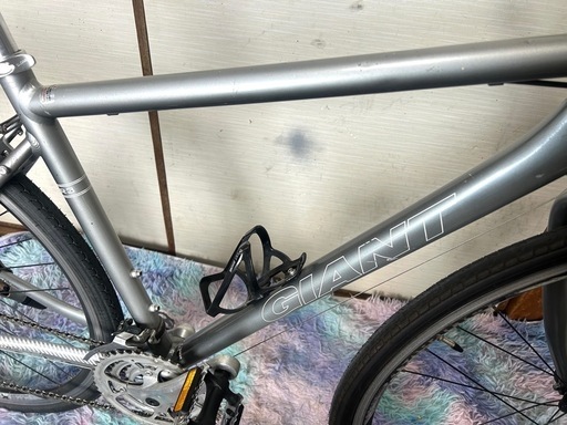 GIANT. R3クロスバイクSHIMANO24段変速 送料無料GIANTクロスバイク