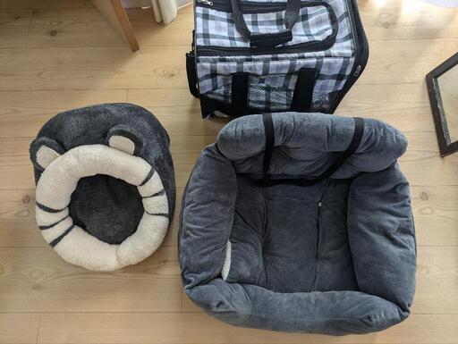 犬用グッズセット　キャリーバッグ　車用ソファー　犬用ベッド　ケージ　チワワ（3キロ）