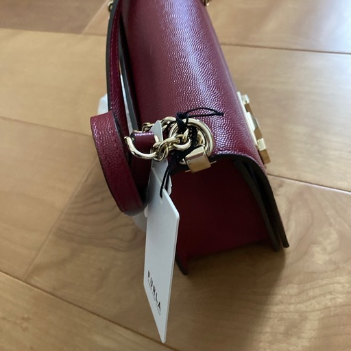 新品　FURLA ショルダーバッグ