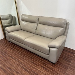 東京インテリア　本革　グレー　３人がけソファ　未使用に近い美品　35万円の品