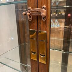 ◆🔶エリア限定 自社配送可能！🔶◆USA 最高級 ヘンレドン HENREDON 照明付き ガラスキャビネット 飾り棚 キュリオケース カリモク ドレクセル ドマーニIDC