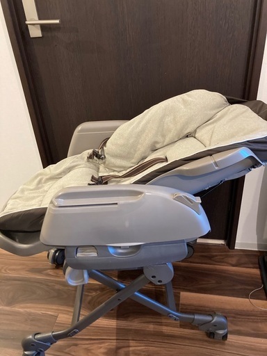 ネムリラ　コンビ　電動ハイローチェア