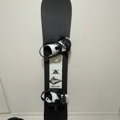 スノボ板と靴とスプレーの3点セット
