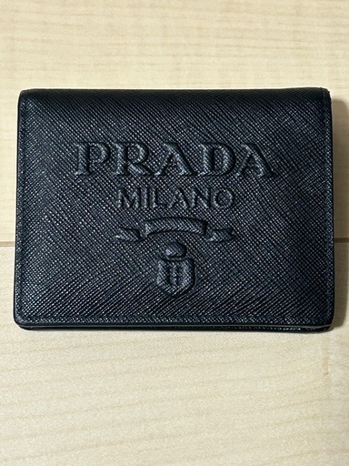 PRADA二つ折り財布　ビッグロゴ