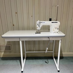 JUKI  職業用ミシン　台付き　膝レバー付き
