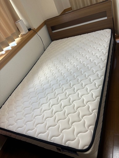 【決まりました\n】セミダブルベッド(マットレス付き)