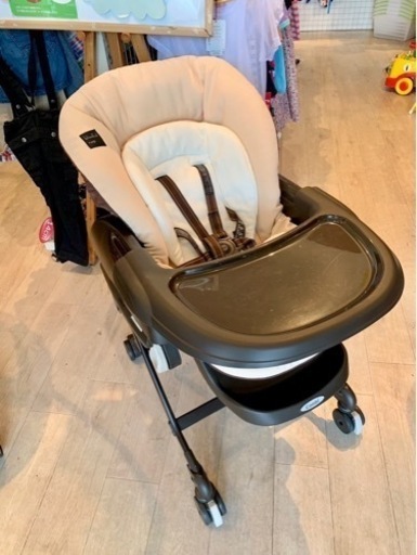 ■店頭引取限定■美品☆コンビ　現行モデル　ハイローチェア  ネムリラ♪