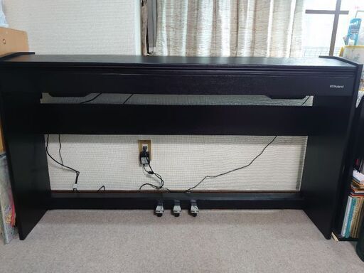電子ピアノ　Roland F701