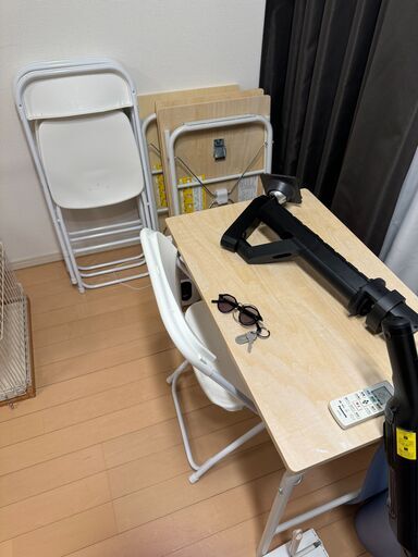 折りたたみスチールパイプテーブルと折りたたみ椅子セット（４つ）