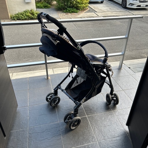 ベビーカー\n