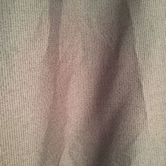 濃い緑、厚めのカーテン