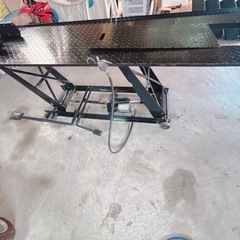 現在取引中。値下げ！引取限定☆エアーバイクリフト☆ジャッキ