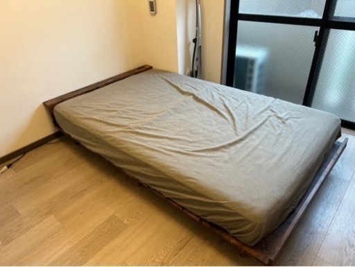 【値下げしました！美品】 セミダブルベッド(コンセント2口付)マットレス付\n