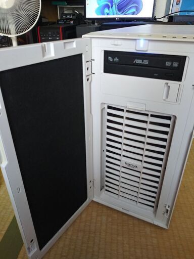 爆速。 Windows11　 i7-6700K  グラフィックボード GTX  1080Ti　メモリ 32GB　 SSD256GB 　HDD 1TB DVDマルチ