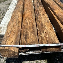 銘木？ゴツゴツ肌木材