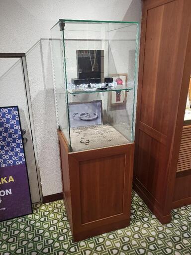 急募　鍵付きショーケース