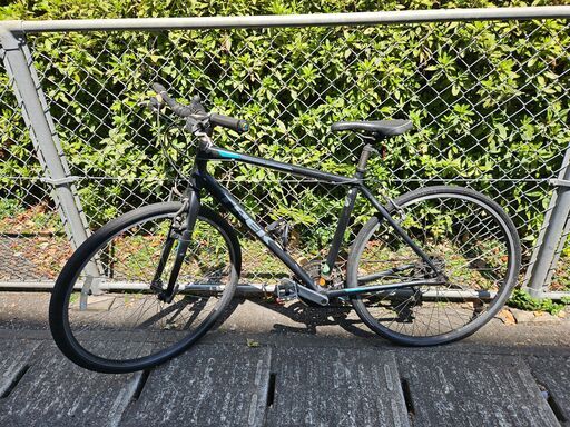 【リサイクルショップどりーむ鹿大前店】No1562　TREK　クロスバイク　700×35c　ギア24段変速　※スタンドなし